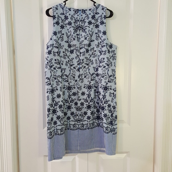 Floral print dress - Picture 3 of 3